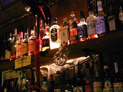 An der Theke (zum Vergr&ouml;ssern anklicken)